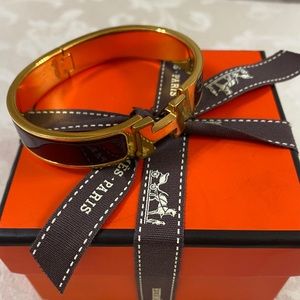 🆕 Hermes Clic Clac Burgundy Gold tone Bangle